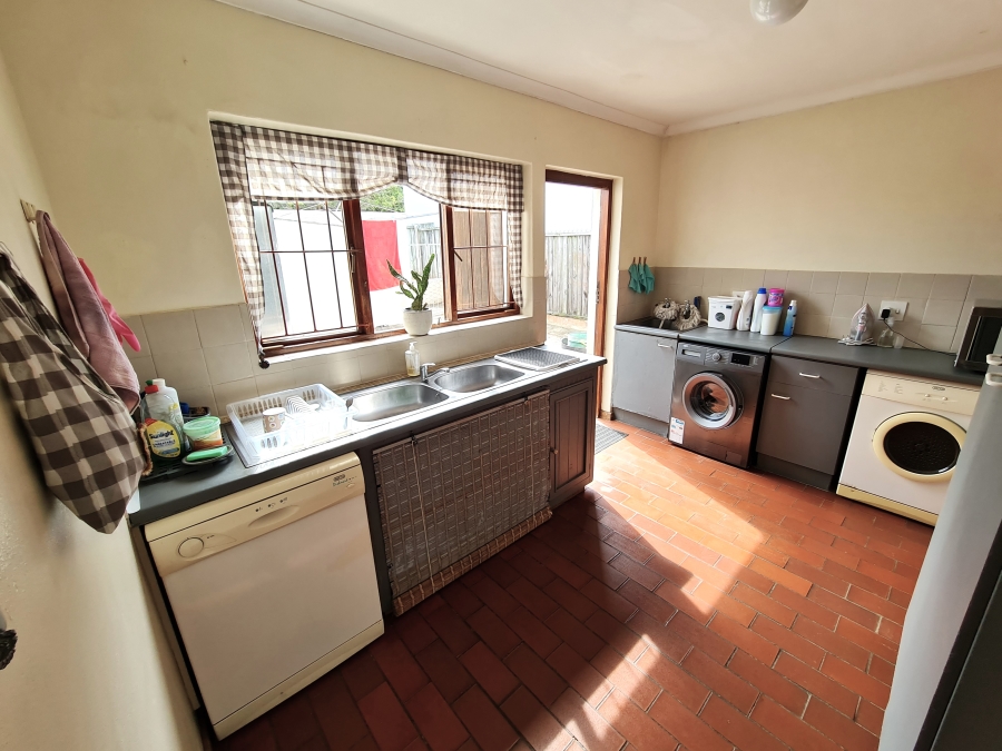6 Bedroom Property for Sale in Noorsekloof Eastern Cape